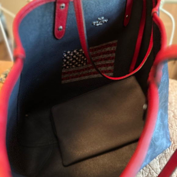 Coach reversible flag signature C Tote with Pouch - Picture 13 of 15
